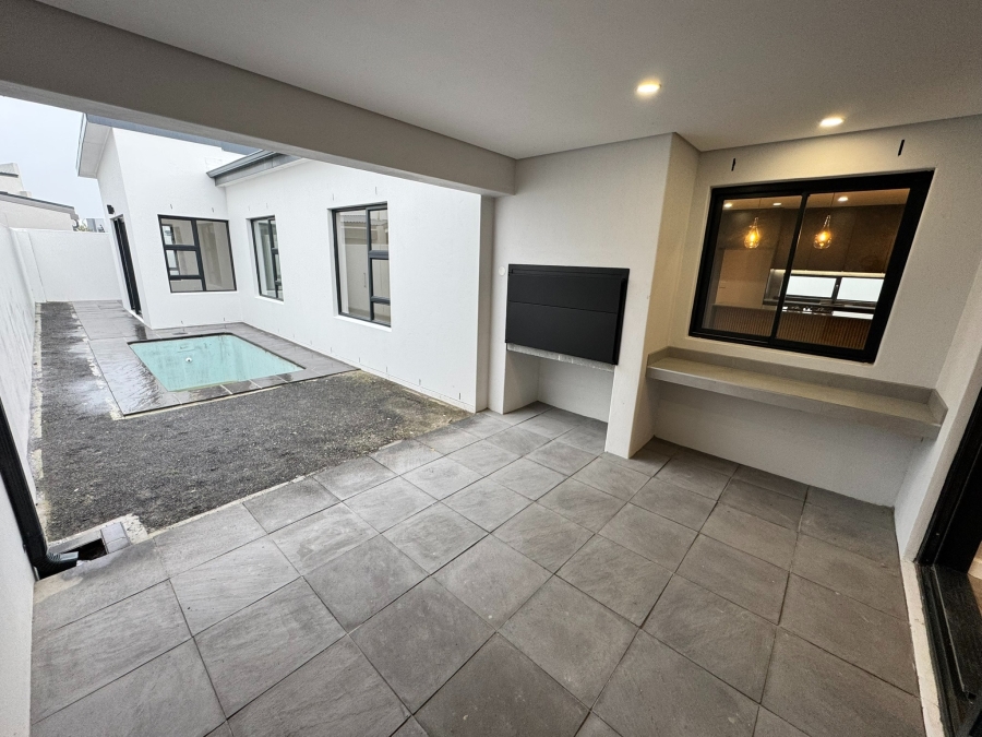 4 Bedroom Property for Sale in Sandown Western Cape